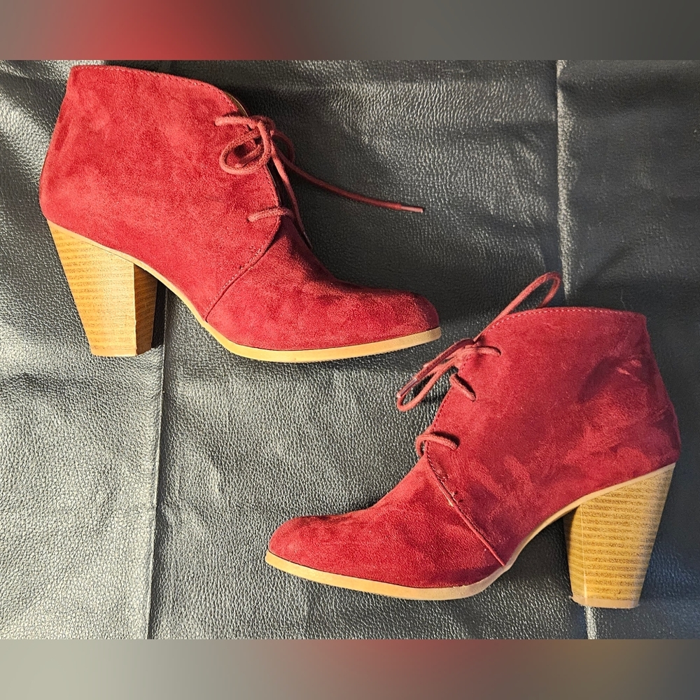 Maurices Burgundy Lace Up Ankle Boot Sz 8 with 3in Heel